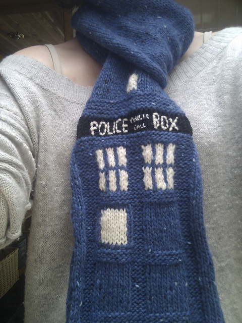 tardis_scarf